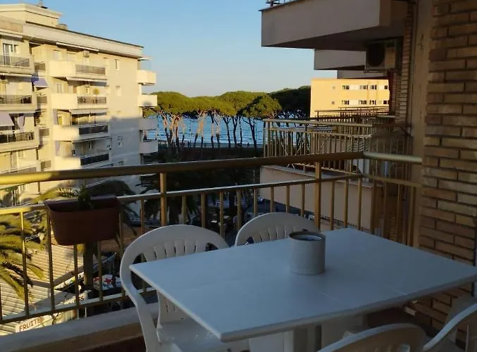 Seafront Apartment Pineda Beach