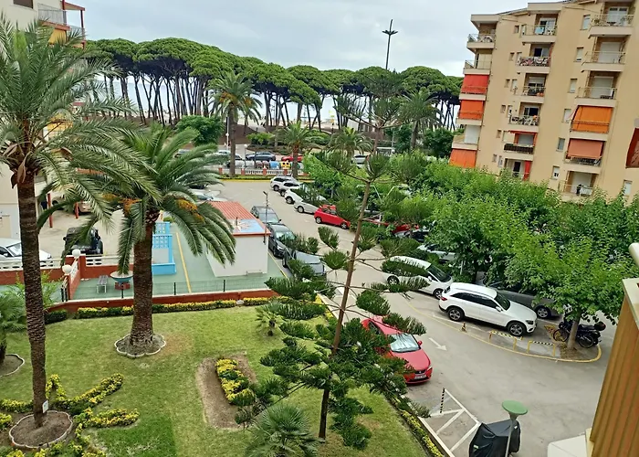 Seafront Apartment Pineda Beach