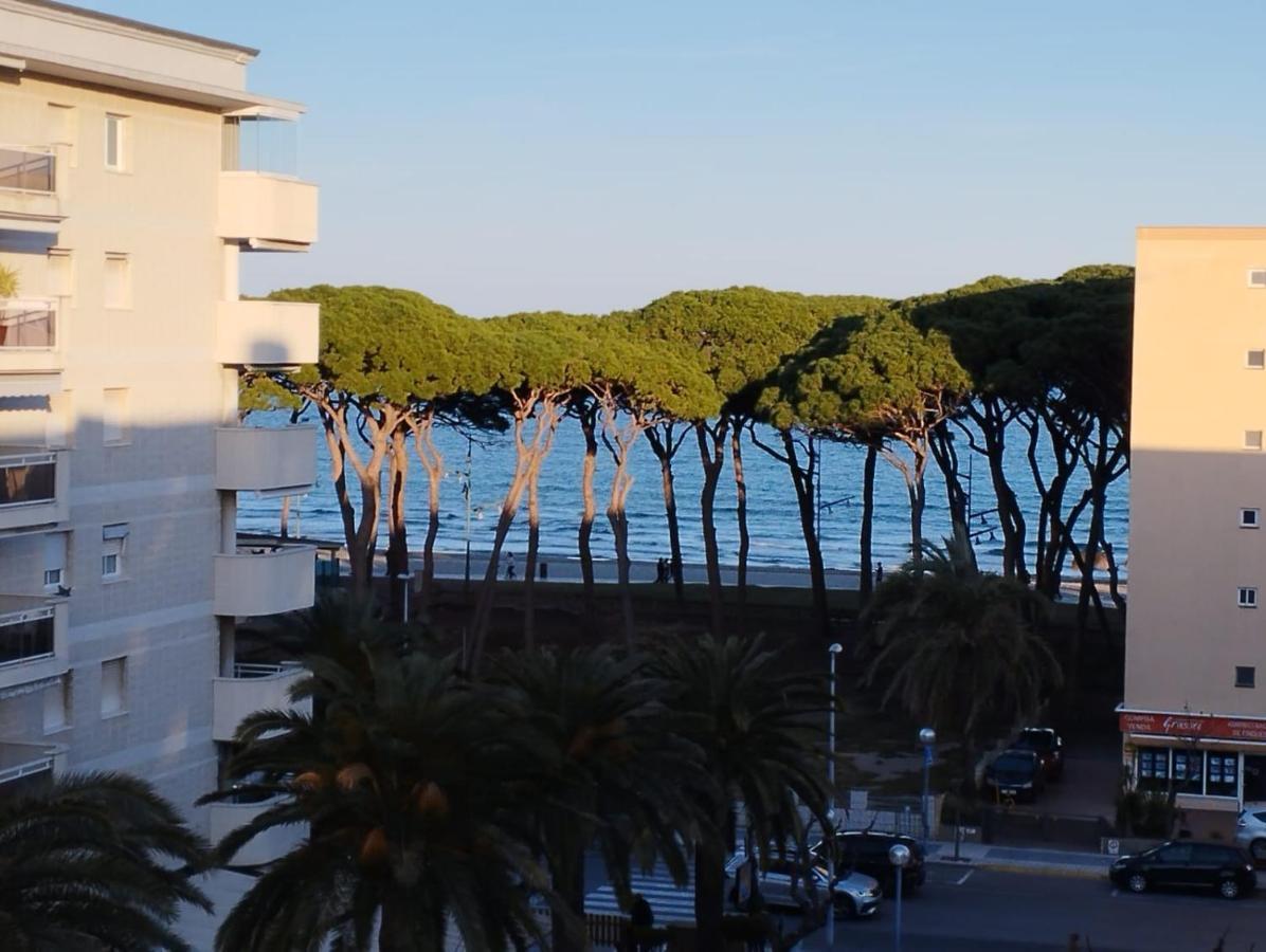 Apartment Seafront Pineda